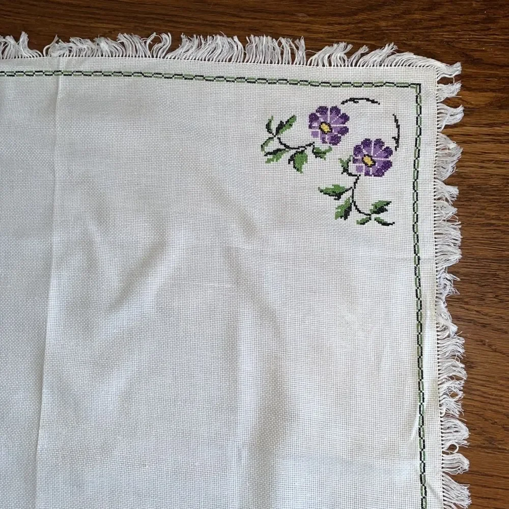 Vintage white small tablecloth & 4 napkins with cross stitch‎ purple flowers